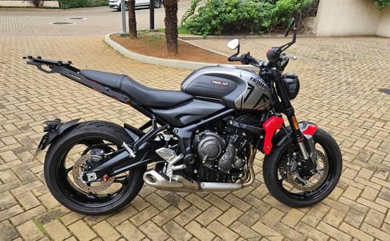 TRIUMPH TRIDENT 660 